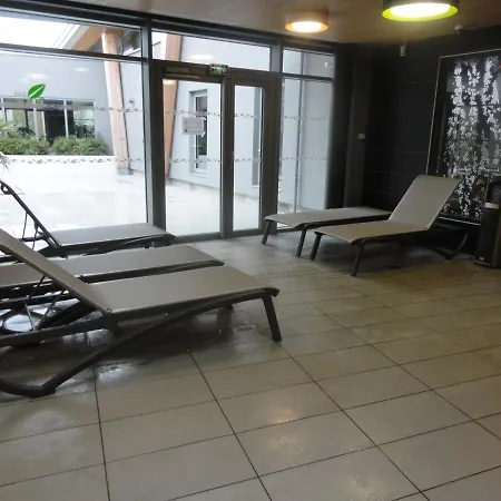 Les Blés Dorés à 7 Km De Derval. *